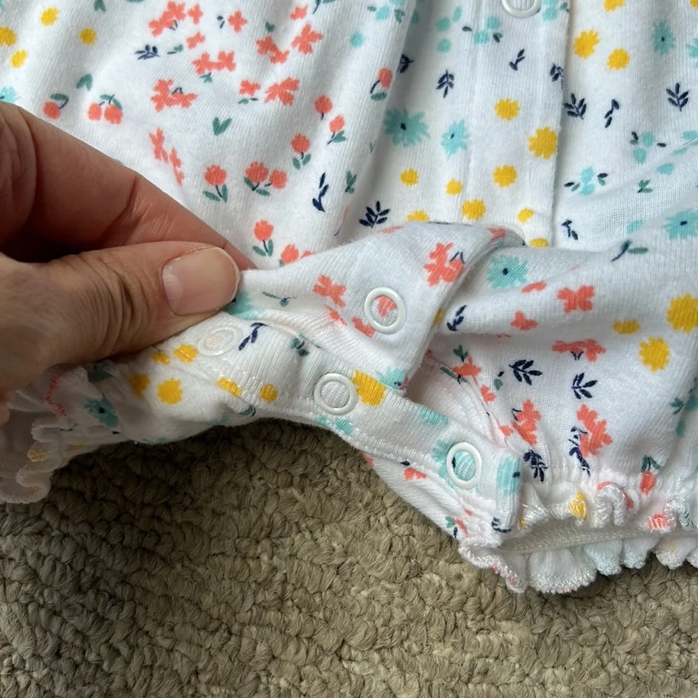 CARTER’S | 3-6 month romper - Picture 3 of 4